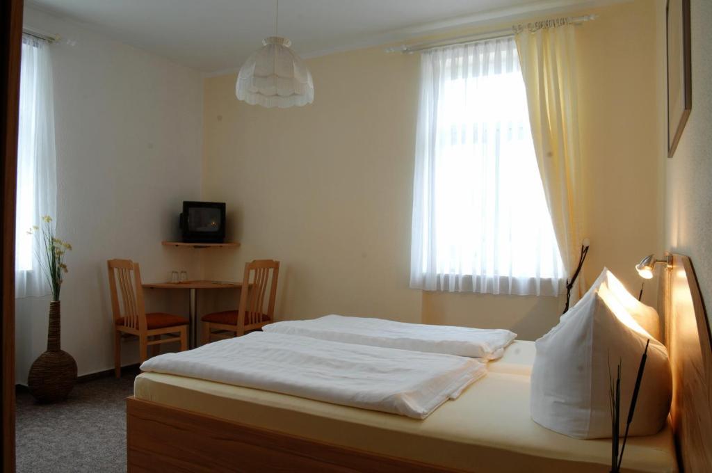 Pension Am Kluenderberg Binz Exteriör bild